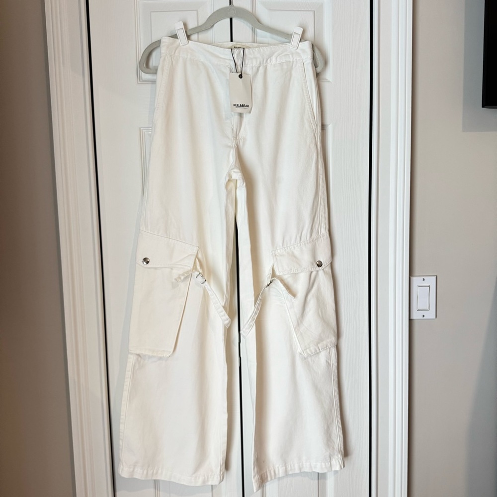 Pull & Bear Baggy Cream Wide Leg Cargo Pants Edgy Strap Detail NWT Medium - Picture 9 of 9